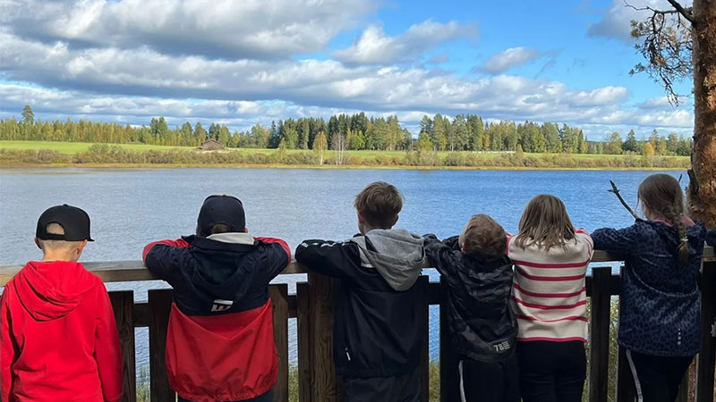 Vanhempansa menettäneitä lapsia Nuoret Lesket ry:n vertaistukiviikonlopussa.